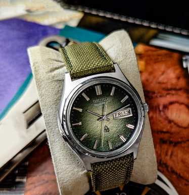 セイコー QT ✅️✅️✅️ Available ✅️✅️✅️ Seiko Quartz 6020 - 5200