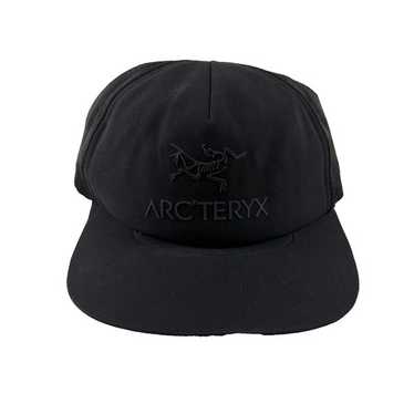 【即完品】ARC'TERYX Logo Trucker Flat Black Arc'teryx Logo Trucker Flat Hat | Headwear NZ | Clothing