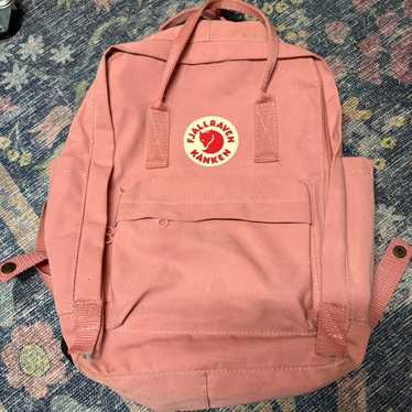 FJALLRAVEN ◆ Kanken Classic 16L  PINK Amazon.com: Fjällräven Kånken Unisex Travel Backpack - Side