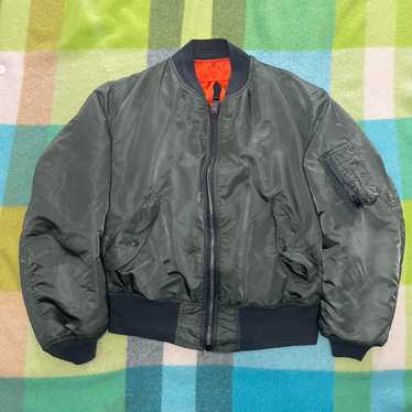 【ヴィンテージ】ALPHA USA製　90s MAー1 ヤケ有　ボロ　古着 古着 90s USA製 ALPHA MA-1 「82790J (USAF)」 豪華 ワッペン