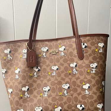 新作 Coach X Peanuts A4収納可 シティ トート・パッチ CBJ91 COACH® Outlet | Coach X Peanuts City Tote In Signature