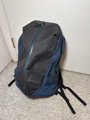 バッグ ARC'TERYX ARRO22 BLUE TETRA Arc'teryx Arro 22 Backpack Black Blue Tetra – Chamonyx