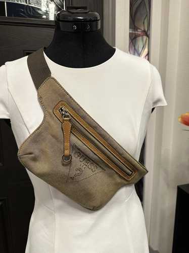 Guess Jeans U.S.A. Fanny Pack - Olive ウエストバッグ Amazon.com: GUESS(ゲス) Women's Waist Bag, Olive Multi, One