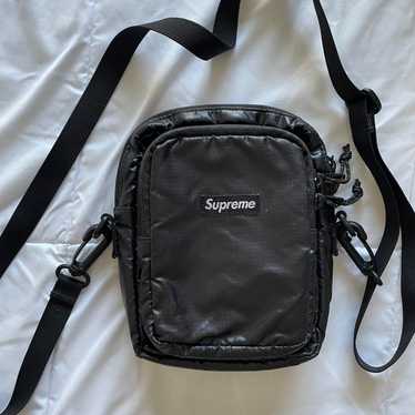値下げしました❗️ Supreme メッセンジャーバッグ 黒 CORDURA Supreme メッセンジャーバッグ ブラック