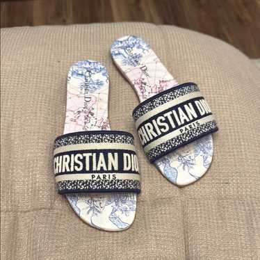 Christian Dior ブルー カンナージュ ロゴ チャーム ミュール Christian Dior ブルー カンナージュ ロゴ チャーム ミュール