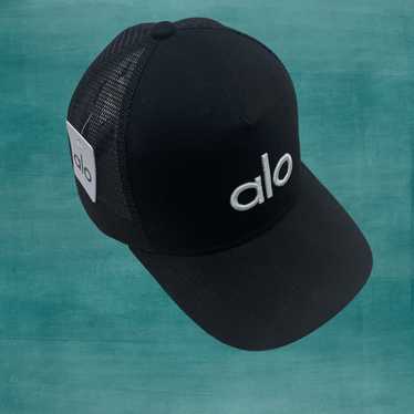 帽子 alo yoga District Trucker Hat Alo Yoga District Trucker Hat: Product Spotlight