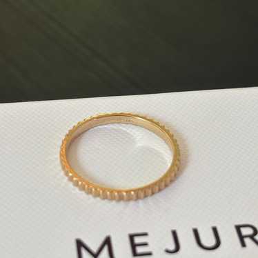 MEJURI\" 14K ビーズ リング 14k Gold Bezel Emerald Half Eternity Band - Jewelry | Mejuri