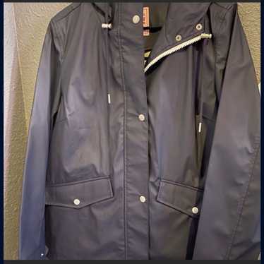 【送料無料】 リーバイス レディース ジャケット・ブルゾン アウター Women's Levi's Rubberized Faux Leather Hooded Raglan Sleeve Rain Jacket Navy