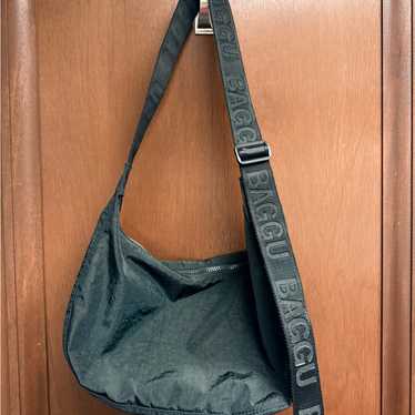 BAGGU ラベンダー ショルダーバッグ　ミディアムサイズ BAGGU ラベンダー ショルダーバッグ ミディアムサイズ