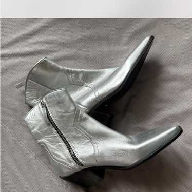 ショートブーツ・ブーティ CAREL PARIS Woman Flat ankle boots Silver 332721 Women's Designer Booties & Ankle Boots | Carel Paris