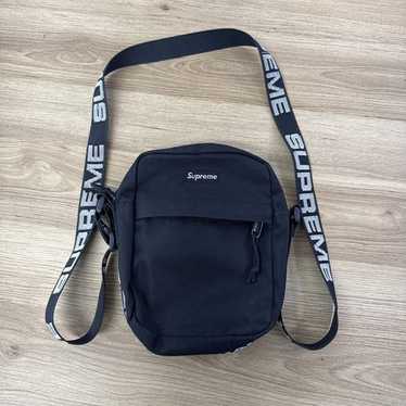 値下げしました❗️ Supreme メッセンジャーバッグ 黒 CORDURA Supreme メッセンジャーバッグ ブラック