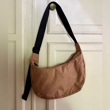 BAGGU ショルダーバッグ Leather Crescent Bag ブラウン Brown small recycled leather crescent bag BAGGU