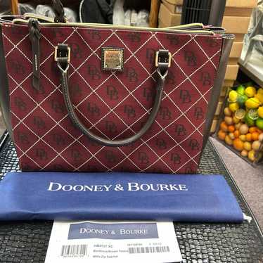 Dooney & Bourke レザーショルダーバッグ バーガンディ Dooney & Bourke - Introducing the Dipinta Duck Bag, It's one