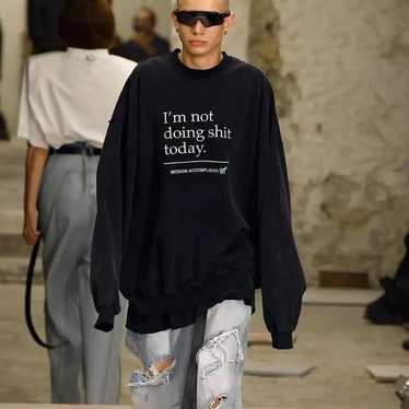 トップス VETEMENTS 23SS Not Doing Crewneck Sweat VETEMENTS 'i'm Not Doing Shit Today' Sweatshirt | italist
