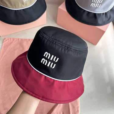 MIU MIU ロコハッチリフヒキニホトム MMP271SOOO14SJ F022X miu MIUMIU ミュウミュウ ベースボールキャップ 5HC179 2DXI