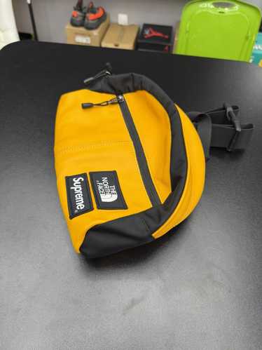 The North Face × Supreme ボディバッグ イエロー Supreme x The North Face Waist Bag