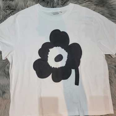 新品未開封　マリメッコ　Unikko 60th Tシャツ　XS Marimekko｜【by R特別商品】Unikko 60th Tシャツ | Rakuten