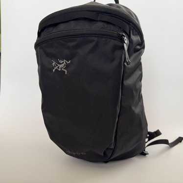 【未使用】ARC’TERYX Heliad 15 Backpack Black Arc'teryx Heliad 15 Backpack - Trailhead Paddle Shack
