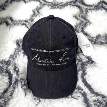MARTINE ROSE SIGNATURE CAP/ブラック SIGNATURE CAP in WASHED BLACK | Martine Rose