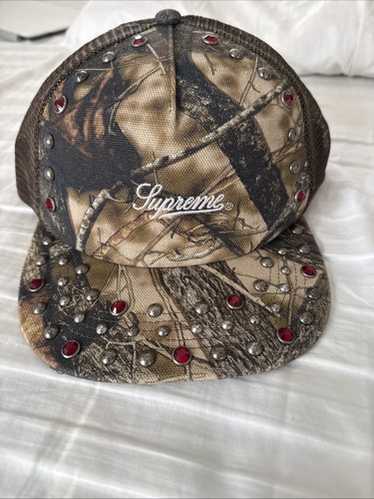 帽子 Supreme b.b. Simon Studded Canvas Mesh Supreme b.b. Simon Studded Canvas Mesh Back 5-Panel (FW24) - $88