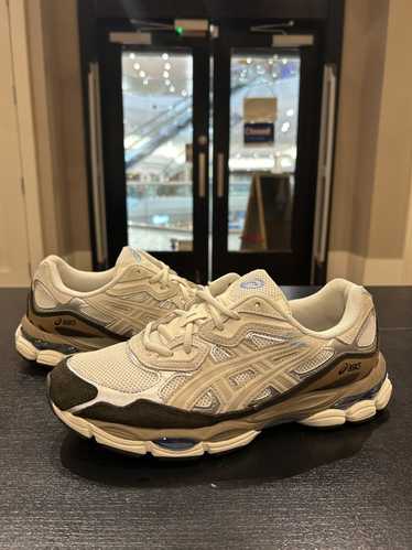 靴 ASICS GEL-NYC CREAM/CREAM GEL-NYC | Unisex | Cream/Oyster Grey | Sportstyle Shoes