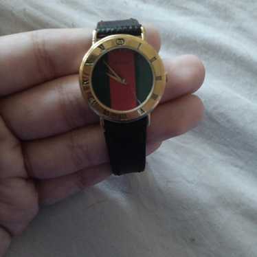 GUCCI ブラック文字盤 ブラック革ベルト ゴールドベゼル レディース時計 Black- vintage gucci watch - Gem