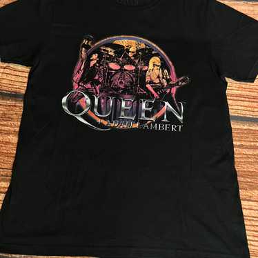 QUEEN+ADAM LANBERT 記念Tシャツ Queen + Adam Lambert】公式限定Tシャツ ブラック THE RHAPSODY