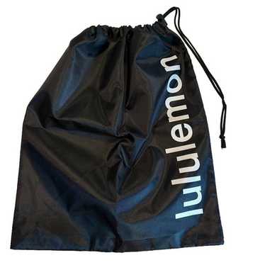 未使用品lululemon Drawstring ブラックバックパック 10L Lululemon Drawstring Bucket Backpack 10L - Black - lulu fanatics