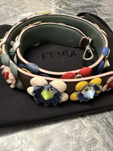 値下げ　FENDI フラワーモチーフ レザーストラップ Fendi flower and leather - Gem
