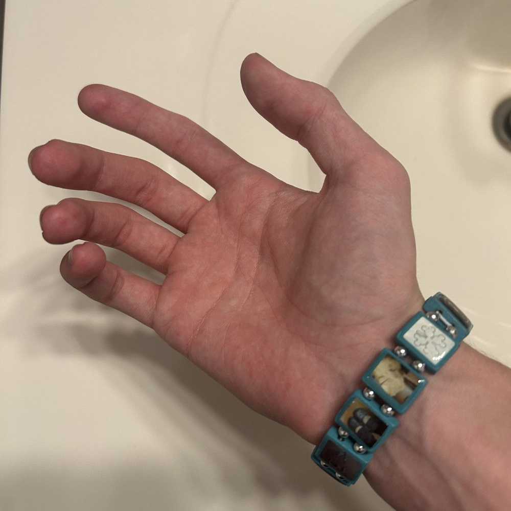 アクセサリー bazo1199 bracelet fakemink Bazo1199 fakemink ブレスレット ブルー&ピンク - メルカリ