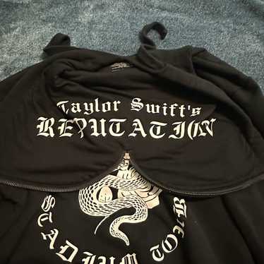 テイラースウィフト　reputation stadium tour パーカー TAYLOR SWIFT REPUTATION STADIUM TOUR SNAKE WHITE HOODIE SZ S