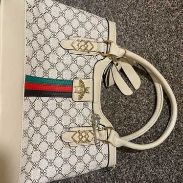 Source Unknown White Tote With Gold And Red Detai… - image 1