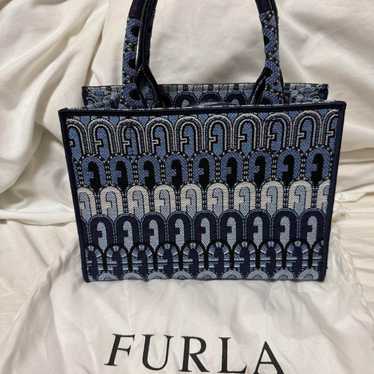 ショルダーバッグ・ポシェット FURLA Woman Shoulder bag Dust WB01275HSF000 55000 WB00863_AX0733_1007_TR400_M1.jpg