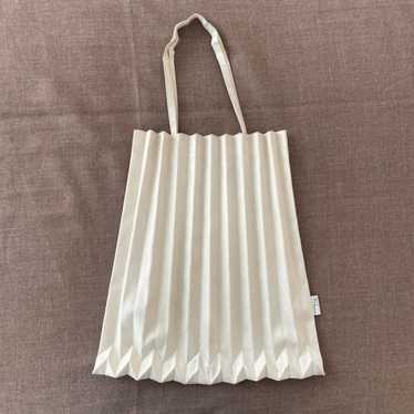 国内買付 PLEATS PLEASE ISSEY MIYAKE PLEATS SHOPPING TOTE PLEATS SHOPPING TOTE Bag Black – ISSEY MIYAKE EU