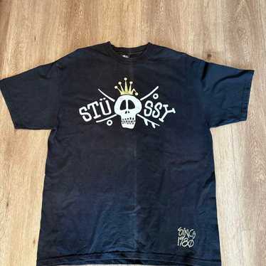 【STUSSY】 Skull Crest T-Shirt Black Stussy Skull Crest Heavy Weight Pigment Black T-Shirt
