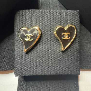 ☆存在感抜群☆【CHANEL】ロゴ入りハート型リング ゴールドｘ黒 Chanel earrings heart black - Gem