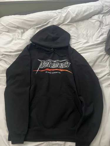 VETEMENSヴェトモンFW22HI-SPEEDフーディ Hi-Speed Hoodie in Black – SVRN