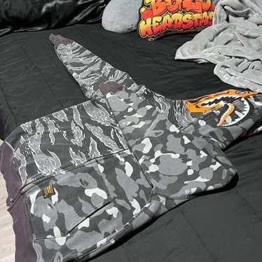 トップス BAPE x Undefeated Tiger Shark Half Crewn BAPE x Undefeated Tiger Shark Half Crewneck Black Men's