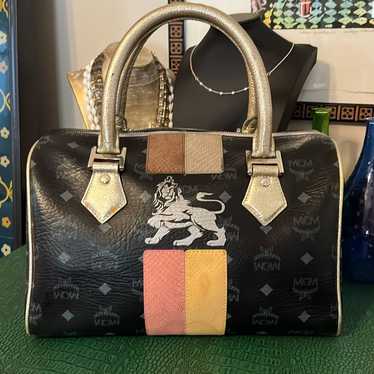 小物 MCM Visetos Princess Lion Leather MCM Black Visetos Lion Princess Leather Tote Bag Multiple