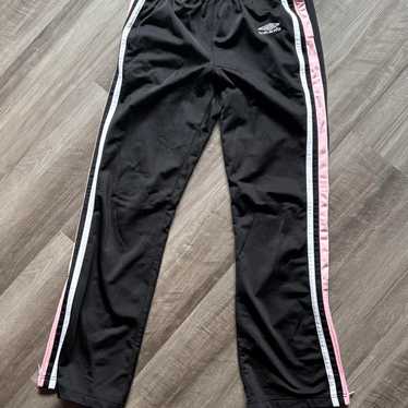 パンツ 90s umbro line track pants Umbro Wide Track pants in Black | Hallensteins NZ
