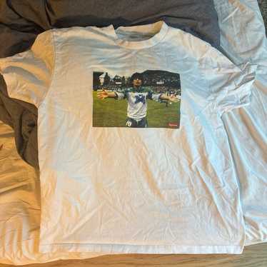 【Supreme】Maradona Printed Graphic T-Shirt★White★24SS★ Supreme Maradona Tee White | SUPREME-00155 | Laced
