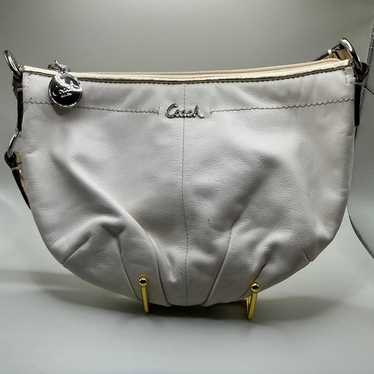 White vintage coach - Gem