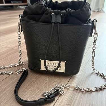 かごバッグ MAISON MARGIELA 5AC leather bucket bag 5AC leather bucket bag in black - Maison Margiela | Mytheresa