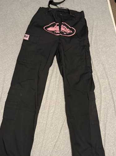 値下げ○Corteiz Cargo Pants Black / pink CORTEIZ GUERILLAZ CARGO PANT BLACK/PINK Size: | Depop