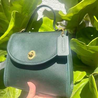 Vintage green coach - Gem