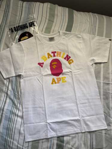 A BATHING APE アベイシングエイプ ピンクカモ カレッジ T L ABC CAMO COLLEGE TEE | bape.com