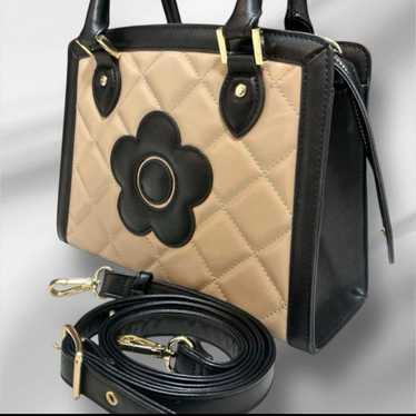 バッグ NEW ERA x MARY QUANT Big Daisy Die Pouch Amazon.co.jp: Mary Quant Marie Quant Bag Daisy Patch Bugatti
