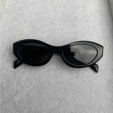 小物 PRADA oval l sunglasses black Prada Oval Sunglasses in Black | FWRD