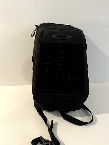 オークリー　Extractor Sling Backpack 90s 00s Coyote Extractor Sling Pack 2.0 by Oakley | Military Luggage
