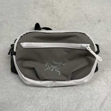 美品✨ARC’TERYX × BEAMS 別注Arro Waistpack ARC'TERYX（アークテリクス）の「ARC'TERYX × BEAMS / 別注 Arro